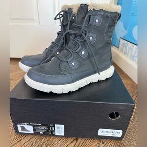 Sorel Explorer II Joan Faux Fur wrap - waterproof boots.  Sz 7.5